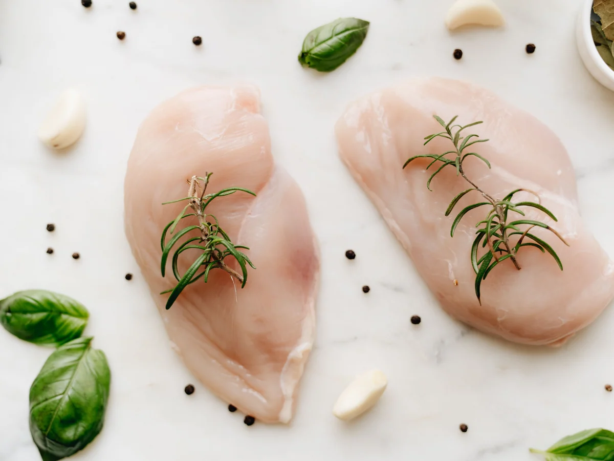 Lean chicken breasts with herbs as a serving reference for the Gym and Protein Box